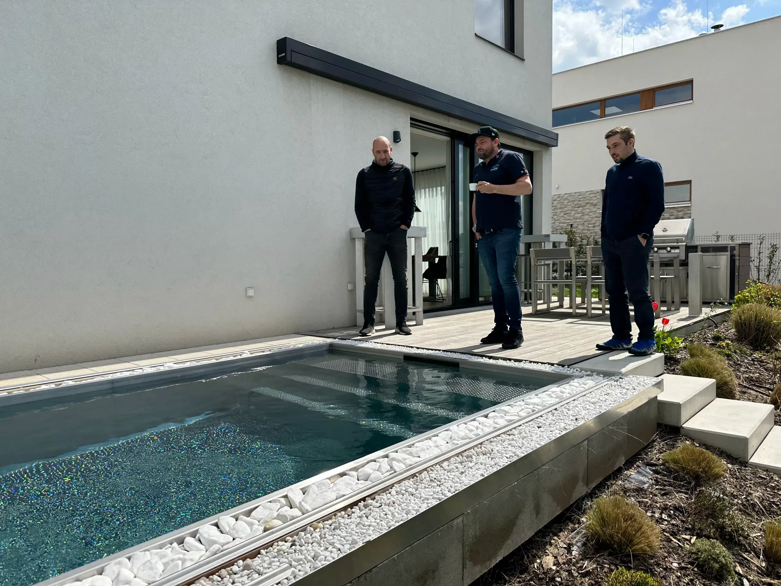 Showroom Pool mit mobiler Poolterrasse